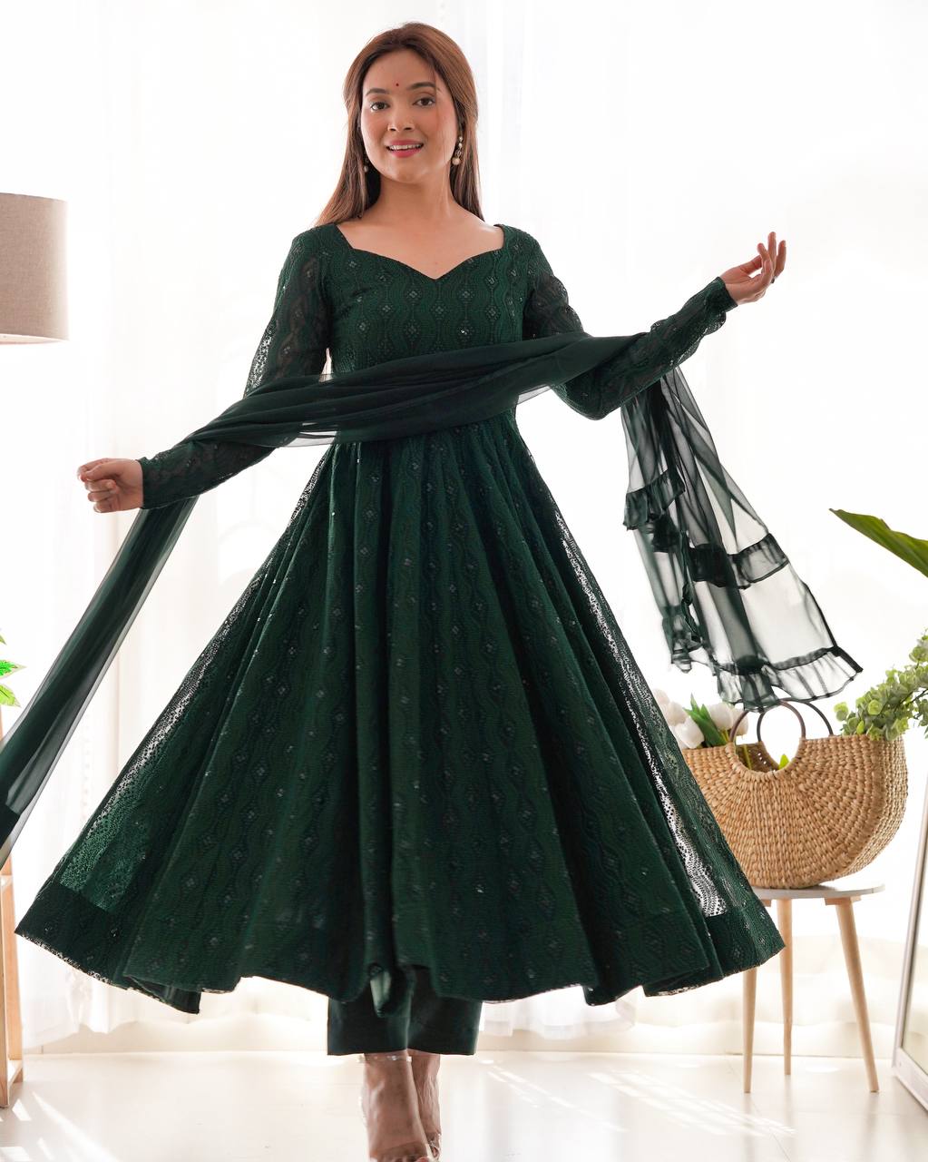 β¨ Elegant Lucknowi Anarkali Set β¨